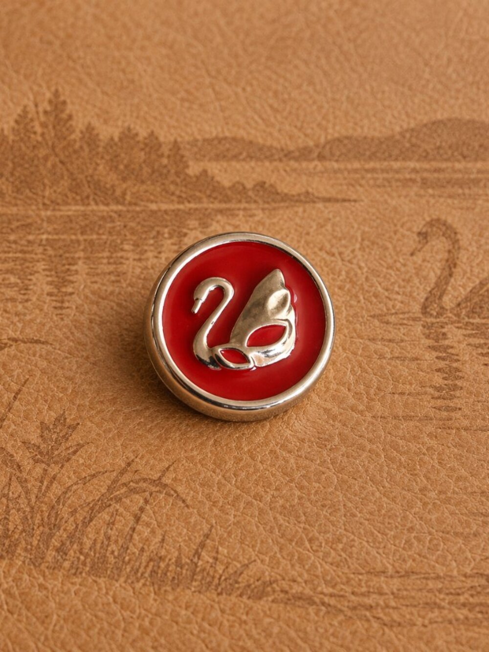 Lake Swan Bird Vintage Silver Red Vintage Lapel Pin Tie Tack Brooch Waterfowl